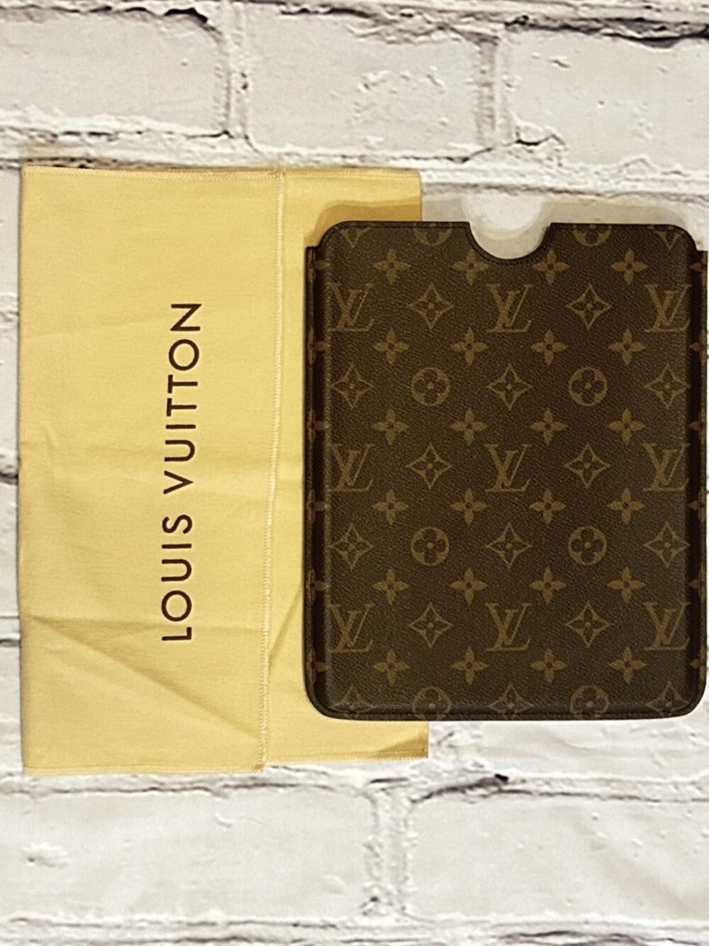 Louis Vuitton Monogram Canvas iPad Hard Case with Dust Bag - Picture 11 of 16